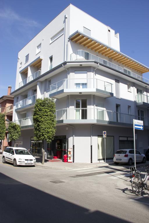 Residence La Perla Caorle Bagian luar foto